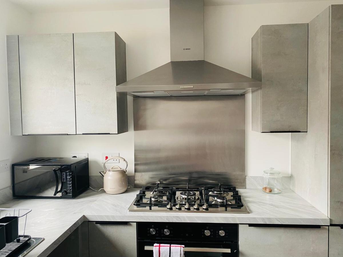 Stylish New Built Double Bed Homestay Manchester